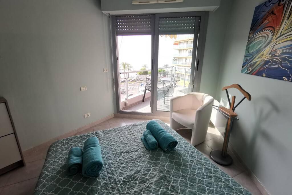 Appartement 6 Personnes Face A La Mer Cagnes-sur-Mer Exterior photo